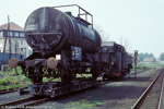 Mai 1985. 99 1757. Zittau / In Zittau Süd kreuzt 99 1757 mit einem kurzen Güterzug in Richtung Zittau Vorstadt mit einem entgegenkommenden Personenzug. Das Bild wurde von der letzten Plattform des kreuzenden Zuges aufgenommen.