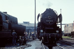 Mai 1985. 52 8099. Zittau / 52 8099 im Bw Zittau. Bei der Lokomotive links im Bild handelt es sich um 52 8005.