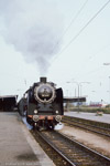 September 1985. 50 1849 (50 849). Zwickau / 50 849 hat einen Sonderzug aus Aue nach Zwickau gebracht, der hier von 01 137 und 03 001 übernommen wurde, um weiter in Richtung Dresden zu fahren.