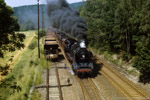 Juli 1987. 50 3600. Hartenstein. . Sachsen / 50 3600 ist mit einem Güterzug von Zwickau nach Aue unterwegs und hat den Bahnhof Hartenstein erreicht.