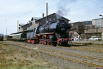 April 1988. 50 3576. Sankt Egidien. . Sachsen / 50 3576 steht abfahrbereit mit einem Güterzug nach Oelsnitz im Bahnhof St. Egidien.