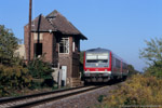 24. September 2006. 628 609. Zeitz. . Sachsen-Anhalt / 628 609 auf der Fahrt von Weißenfles nach Zeitz an der ehemaligen Ausfädelung zum Güterbahnhof Zeitz. Die Verbindung zum Güterbahnhof ist längst verschwunden, so wird auch das Stellwerk an dieser Stelle nicht mehr benötigt.