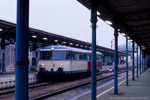 18. Dezember 2007. HwB VS34, VT58. Zittau. . Sachsen / SBE 83077 nach Seifhennersdorf, bestehend aus VS34 und VT58, steht abfahrbereit im Bahnhof Zittau.