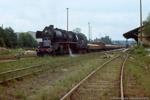 12. Juni 1988. 50 3670. Penig. . Sachsen / 50 3670 mit Gag 56353: Kreuzung mit einem Personenug im Bahnhof Penig.