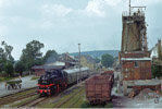 Bild des Monats Juli 2007 . .  / Eine Woche ausschließlich Dampfbetrieb gab es 1989 in Crottendorf zum 100-jährigen Jubiläum der Strecke zu genießen. Heute existiert die Strecke leider gar nicht mehr.
86 1501 mit P 19647 in Crottendorf, August 1989.